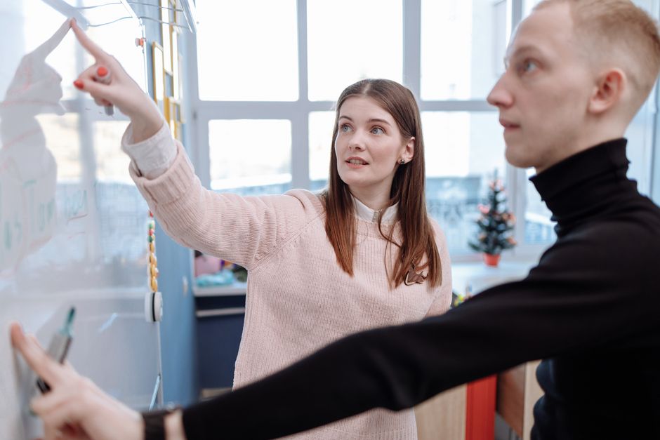 Team von Pro Academy UG erklärt Programmierung und Webdesign Schritt für Schritt